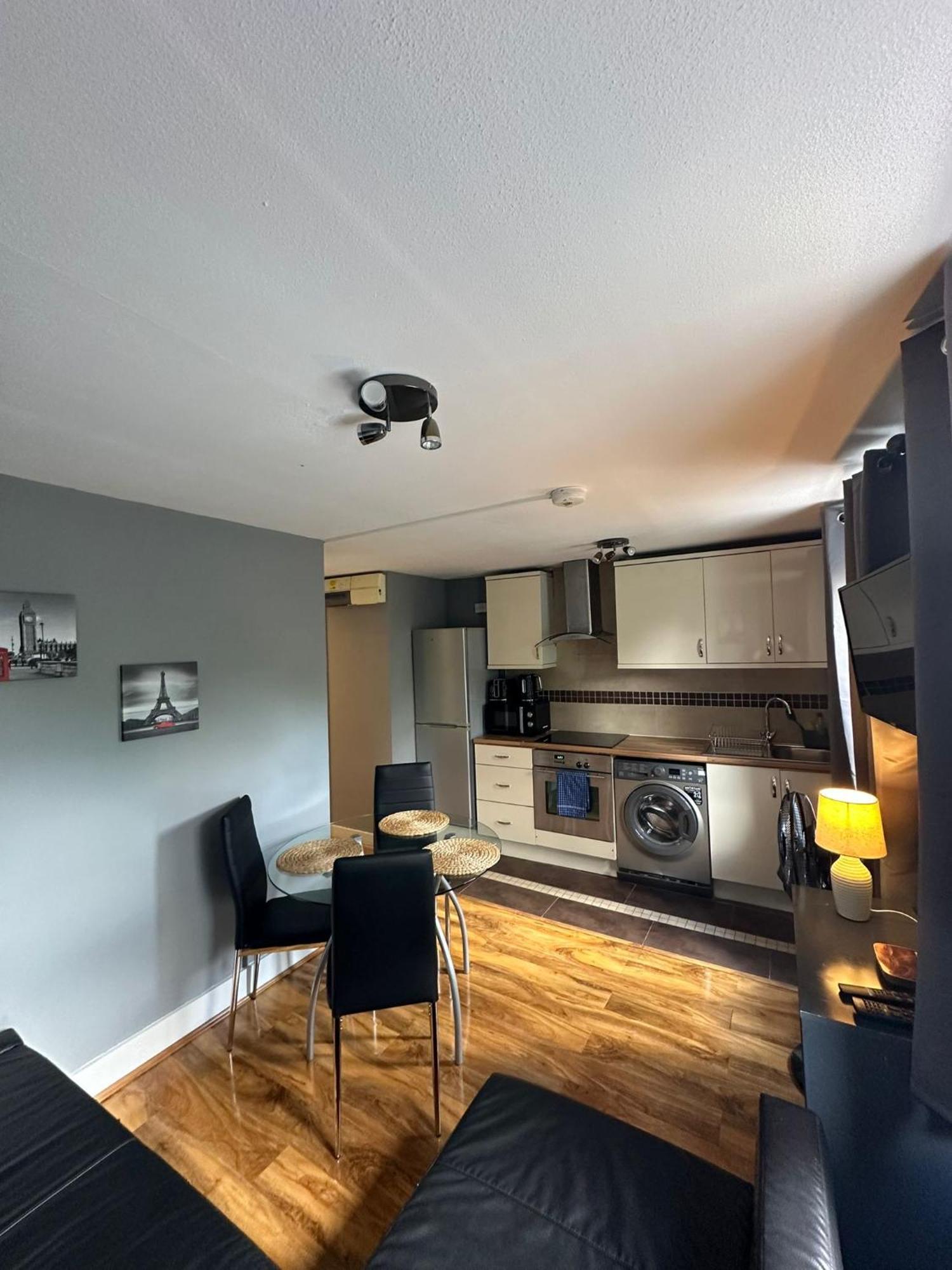 Lovely 2 Bedrooms Apartment Londra Dış mekan fotoğraf